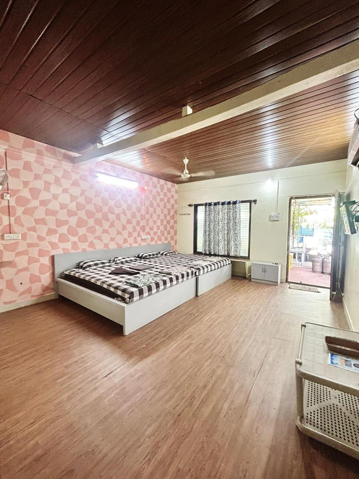 Dreamland Inn Beach Resort Dāpoli Exterior foto